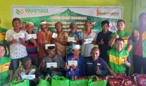 Penyerahan kado bahagia bersama Yatim, Dhuafa, Mualaf dan Guru Ngaji distrik Kokas dan distrik Fakfak