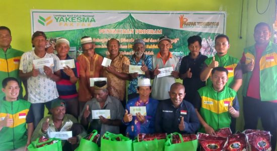 Penyerahan kado bahagia bersama Yatim, Dhuafa, Mualaf dan Guru Ngaji distrik Kokas dan distrik Fakfak