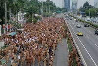 Foto. Ribuan Kepala Desa Aksi Demo Menuntut menambah Masa Jabatan dari 6 tahun menjadi 9 tahun