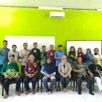 Foto bersama anggota senat, pendiri, BPH dan PWM Papua Barat