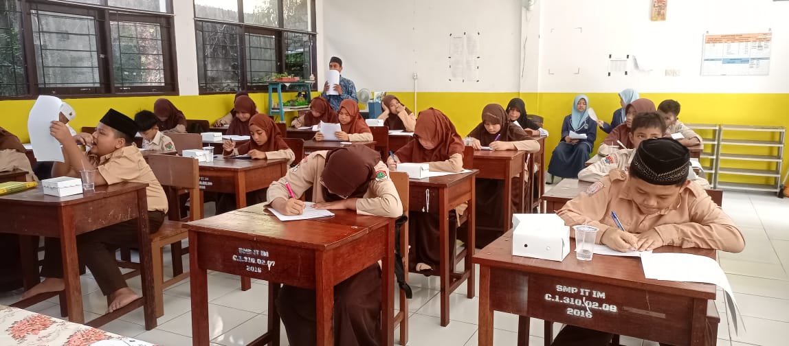 Siswa Mengerjakan Test Diagnostik