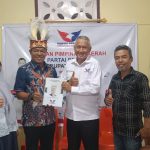 Abdul Razak Ibrahim Rengen, SH., M.si bersama LO dan Tim sukses Bacada Menyerahkan dokumen persyaratan penjaringan Bakal Calon Kepala Daerah(Bacada) Kepada DPD Partai Perindo Kabupaten Fakfak