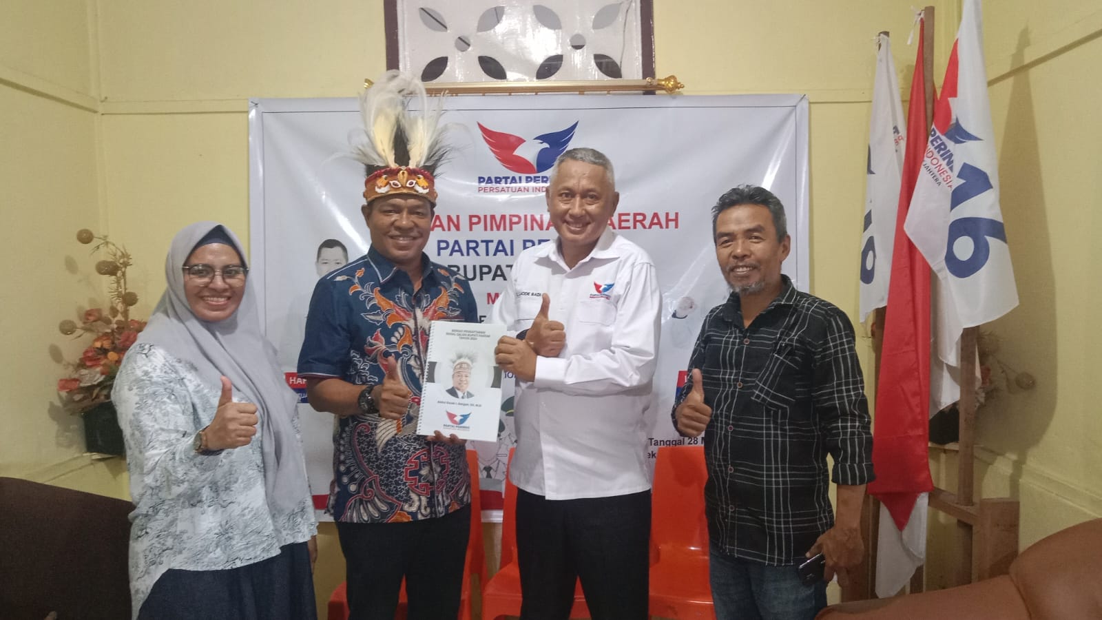 Abdul Razak Ibrahim Rengen, SH., M.si bersama LO dan Tim sukses Bacada Menyerahkan dokumen persyaratan penjaringan Bakal Calon Kepala Daerah(Bacada) Kepada DPD Partai Perindo Kabupaten Fakfak