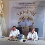 Foto. Konferensi Pers Pertama kali Pasangan Bakal Calon Bupati dan Bakal Calon Wakil Bupati Kabupaten Fakfak Bapak Samaun Dahlan dan Bapak Donatus Nimbitkendik di hadapan para wartawan