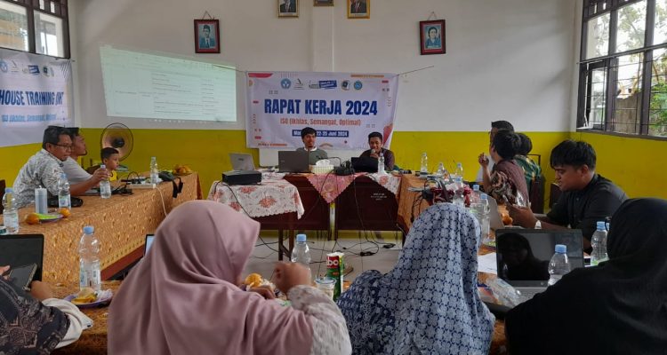 Suasana Rapat Kerja SMPIT Insan Mulia Manokwari