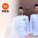 Ketua DPD PKS Fakfak Muhammad Kabes bersama Sekretaris DPD PKS Fakfak Imam, S.PdI berfoto bersama di depan kantor DPD PKS Fakfak