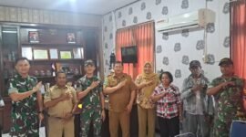 Kolaborasi Kodim 1803 Fakfak dan Dinas Perkebunan dalam Gertak Fakfak untuk Pelestarian dan Perluasan Lahan Pala, digagas dalam pertemuan singkat Senin (23/09/2024) di Dinas Perkebunan Fakfak (Dok. Disbun Fakfak)