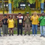 SD Inpres 1 Wagom bersama Dinas Perkebunan Fakfak bekerjasama dalam penanaman tanaman perkebunan guna mendukung SD Inpres 1 Wagom dalam lomba Adiwiyata Sekolah tingkat provinsi Papua Barat. (Dok. Disbun Fakfak)