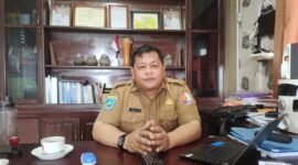 Plt Kepala Dinas Perkebunan Fakfak Widhi Asmoro Jati, ST. MT saat di temui wartawan tagarutama.com di ruang kerjanya (Dok. tagarutama.com)