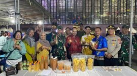 Salah satu koperasi binaan Dinas Perkebunan, koperasi Tomandin Mandiri Sejahtera (TMS) memamerkan beberapa Produk Unggulan turunan dari pala Tomandin di Festival Pesona kota pala 2024 (Dok. Disbun Fakfak)