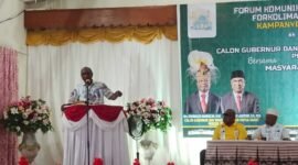 calon Wakil Gubernur Papua Barat Mohamad Lakotani, SH, M.Si memberikan sambutan saat kampanye terbatas masyarakat Fakfak di Gedung Pertemuan Santo Yosep Fakfak, Sabtu, 9 November 2024.