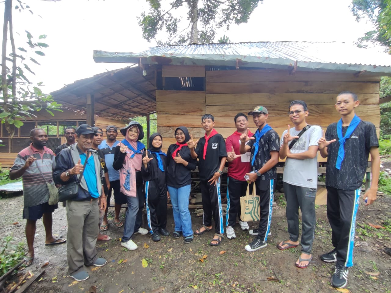 Observasi Green House dan Demplot Pala Tomandin di Kebun Bibit Kampung Air Besar dan Demplot Kampung Firma, Distrik Fakfak Tengah oleh Tim KIR SMANSA Fakfak bersama kelompok pecinta alam sekolah SMA Negeri 1 Fakfak di bimbing langsung oleh Dinas Perkebunan (Disbun) Kabupaten Fakfak dalam rangkaian menyemarakkan HUT Kota Fakfak yang ke 124 tahun