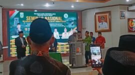 Pembacaan berita acara Nomor: C-005/DP-P.XXXIII/1/2025 penetapan waktu, tempat, dan tokoh yang membawa agama Islam ke Tanah Papua yang dibacakan oleh KH Fadhlan Garamatan ulama asal Fakfak.