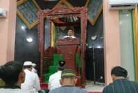 Ustadz Khamin Sukahar, yang juga ketua takmir masjid Al Munawwarah Fakfak mengingatkan untuk mengencangkan ikatan pinggang dan mengisi 10 malam terakhir dengan ibadah.