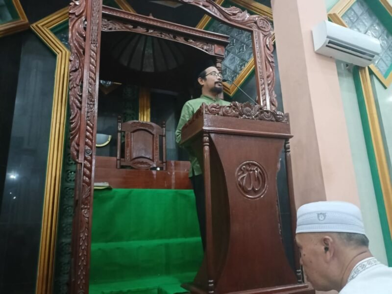 Tausiyah Ramadhan yang disampaikan Febi Triantoro, S.Hi., MH., di masjid Al Munawwarah Fakfak.