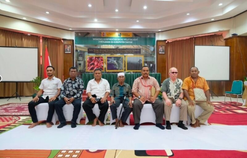 Tujuh Nadi Petuanan dalam Rapat Wewowo Kesepakatan Batas Wilayah Adat di Kabupaten Fakfak.