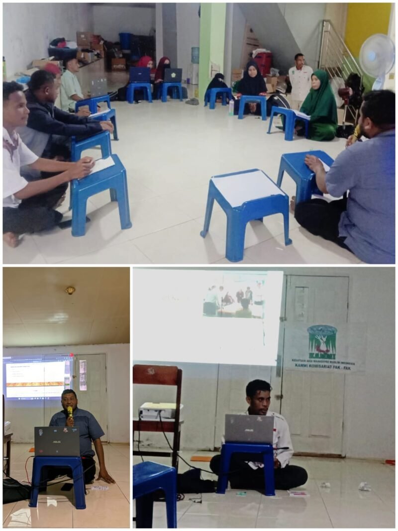 Sejumlah Pengurus dan Kader KAMMI Komisariat Fakfak sementara melaksanakan TDO dengan semangat penguatan kaderisasi dan soliditas antar pengurus.