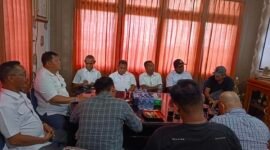 Sosialisasi pemutakhiran tarif retribusi digelar oleh Dinas Perkebunan pada Rabu (23/4/2025) di ruang pertemuan Disbun Fakfak sebagai langkah menjaga mutu dan citra pala Tomandin Fakfak yang kini makin dikenal pasar nasional maupun internasional.