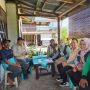 Plt. Kepala Dinas Perkebunan Fakfak Widhi Asmoro Jati mendampingi Kepala BPOM Manokwari, Agustince Werimon, S.Farm., Apt., guna memfasilitasi izin edar minyak kayu putih yang diproduksi oleh Kelompok Karya Mandiri milik Albayan Iha, yang berlokasi di Kampung Bumi Moroh Indah (SP6), Distrik Bomberay.