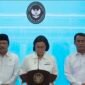 Menteri Keuangan Sri Mulyani dan beberapa menteri lainnya dalam konferensi pers bersama para wartawan setelah melakukan rapat terbatas bersama Presiden Prabowo Subianto.
