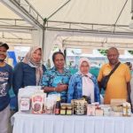 Myristica binaan Dinas Perkebunan Fakfak mengenalkan produk olahan pala pada event Torang Creative & Ecotourism Festival 2025 yang berlangsung selama tiga hari, mulai 20 hingga 22 Juni 2025 di Kota Sorong,