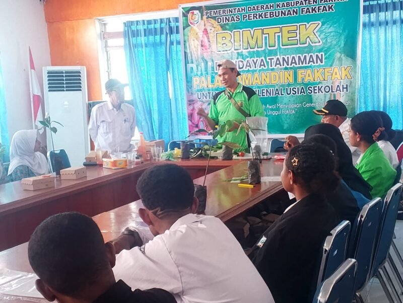 Foto. Kegiatan Bimtek Budidaya Tanaman Pala Tomandin Fakfak yang diperuntukkan anak usia sekolah sebagai langkah strategis menyiapkan generasi pelopor.
