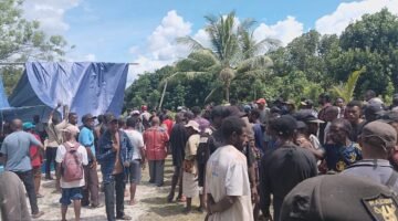 Sekira 200 orang masyarakat adat dari enam kampung di Distrik Konda dan Distrik Teminabuan, Kabupaten Sorong Selatan atau Sorsel, Papua Barat Daya membubarkan sosialisasi yang digelar perusahaan perkebunan kelapa sawit PT Anugerah Sakti Internusa (ASI). (foto : Jubi.com)