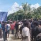 Sekira 200 orang masyarakat adat dari enam kampung di Distrik Konda dan Distrik Teminabuan, Kabupaten Sorong Selatan atau Sorsel, Papua Barat Daya membubarkan sosialisasi yang digelar perusahaan perkebunan kelapa sawit PT Anugerah Sakti Internusa (ASI). (foto : Jubi.com)
