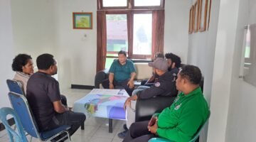 kolaborasi antara Dinas Perkebunan Kabupaten Fakfak, Yayasan Pemberdayaan dan Pengembangan Masyarakat Mbaham Matta Fakfak (YP2M3F). 