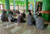 Kajian Tatsqif Spesial Ramadhan di Masjid Al-Hilal Wagom Gunung menghadirkan ustadz Azis sebagai Penceramah.