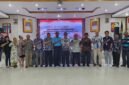 FGD pengembangan akses permodalan bagi petani dan pelaku usaha pala yang dihadiri Kepala Dinas Perkebunan Fakfak Widhi Asmoro Jati, ST., MT., Plh Sekretaris Daerah, Zulfikar Bauw bersama OJK, Perwakilan Perbankan, petani, pengepul, dan pedagang Pala.