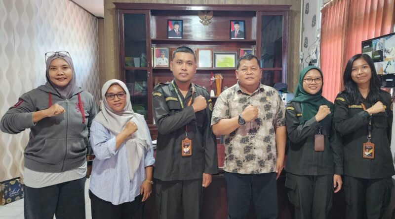 Dinas Perkebunan Fakfak Widhi Asmoro Jati, ST., MT melakukan penguatan sistem pengawasan secara terpadu dengan melibatkan berbagai pihak, termasuk Balai Karantina.