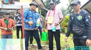 Wakil Bupati Fakfak, Drs. Donatus Nimbitkendik, M.T., secara resmi meluncurkan program penanaman Pala Tomandin Grafting berbasis pemanfaatan pupuk hayati Tekno Papua.