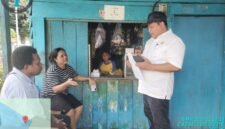 Kepala Dinas Perkebunan Kabupaten Fakfak, Widhi Asmoro Jati, ST, MT sedang inspeksi mendadak (sidak) terhadap aktivitas pembelian pala di sejumlah kampung di kawasan Kayauni-Teluk.