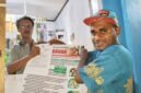 Kepala Kampung Werba Utara, Septian Hindom gencar melakukan sosialisasi Surat Edaran Bupati Fakfak Nomor 500.8/249/BUP/2026 tentang Penetapan Harga Pembelian Pala Mentah Berkualitas.