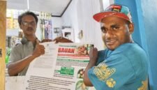 Kepala Kampung Werba Utara, Septian Hindom gencar melakukan sosialisasi Surat Edaran Bupati Fakfak Nomor 500.8/249/BUP/2026 tentang Penetapan Harga Pembelian Pala Mentah Berkualitas.