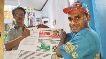 Kepala Kampung Werba Utara, Septian Hindom gencar melakukan sosialisasi Surat Edaran Bupati Fakfak Nomor 500.8/249/BUP/2026 tentang Penetapan Harga Pembelian Pala Mentah Berkualitas.