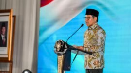 Menko Pemberdayaan Masyarakat Muhaimin Iskandar dalam acara Paritrana Jaminan Sosial Ketenagakerjaan Award 2025 di Plaza BP Jamsostek.
