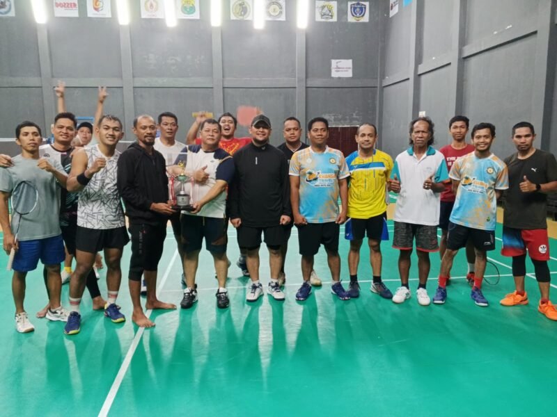 Ketua PBSI Fakfak, Widhi Asmoro Jati membuka gelaran PB Samandar Cup dalam peringatan Hari Ulang Tahun ke-75 PBSI.