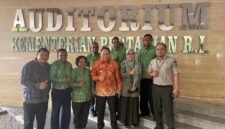 Bersama Bupati Kabupaten Fakfak, Kepala Dinas Perkebunan dan 5 Perwakilan Kelompok Pekebun Pala turut ambil bagian dalam Konsolidasi Pembangunan Pertanian Wilayah Papua Tahun 2026 yang diselenggarakan oleh Kementerian Pertanian Republik Indonesia di Auditorium F Kementerian Pertanian RI di Jakarta. 