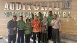Bersama Bupati Kabupaten Fakfak, Kepala Dinas Perkebunan dan 5 Perwakilan Kelompok Pekebun Pala turut ambil bagian dalam Konsolidasi Pembangunan Pertanian Wilayah Papua Tahun 2026 yang diselenggarakan oleh Kementerian Pertanian Republik Indonesia di Auditorium F Kementerian Pertanian RI di Jakarta. 