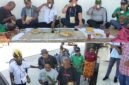 Dewan Adat Mbaham Matta bersama Dinas Perkebunan Kabupaten Fakfak melaksanakan prosesi adat Meri Totora yang dirangkaikan dengan penanaman bibit Pala Tomandin. 