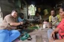 Kepala Dinas Perkebunan Kabupaten Fakfak, Widhi Asmoro Jati, ST., MT. mengunjungi kelompok pekebun Tembakau Negeri di Kampung Mamur. 