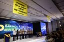 -  Spanduk bertuliskan “Protect Raja Ampat, Stop Dirty Energy” dan “Is Your Car Powered by Forest Destruction?” dibentangkan dalam pembukaan gelaran Gaikindo Indonesia International Auto Show (GIIAS) 2026 (foto : Greenpeace.org)