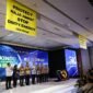 -  Spanduk bertuliskan “Protect Raja Ampat, Stop Dirty Energy” dan “Is Your Car Powered by Forest Destruction?” dibentangkan dalam pembukaan gelaran Gaikindo Indonesia International Auto Show (GIIAS) 2026 (foto : Greenpeace.org)